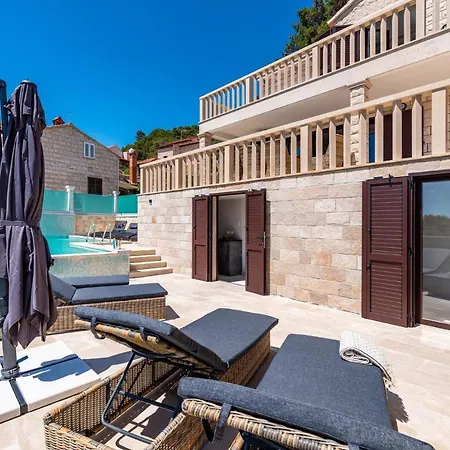 Kadena - Luxury Seaside With Private Heated Pool Villa Selca (Brac)