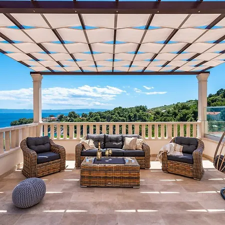 Kadena - Luxury Seaside With Private Heated Pool Villa