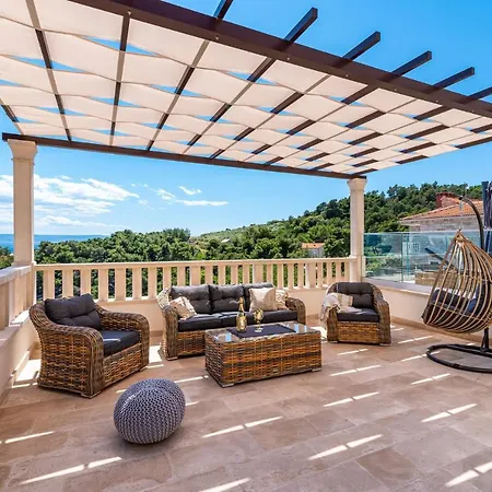 Villa Kadena - Luxury Seaside With Private Heated Pool *