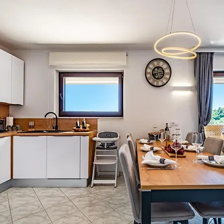 Kadena - Luxury Seaside With Private Heated Pool