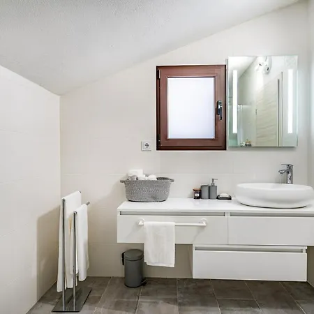 Villa Kadena - Luxury Seaside With Private Heated Pool Selca (Brac)