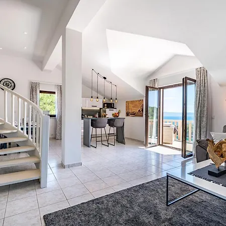 Kadena - Luxury Seaside With Private Heated Pool