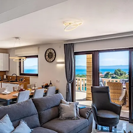 Villa Kadena - Luxury Seaside With Private Heated Pool