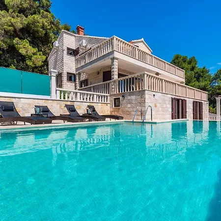 Villa Kadena - Luxury Seaside With Private Heated Pool Selca (Brac)